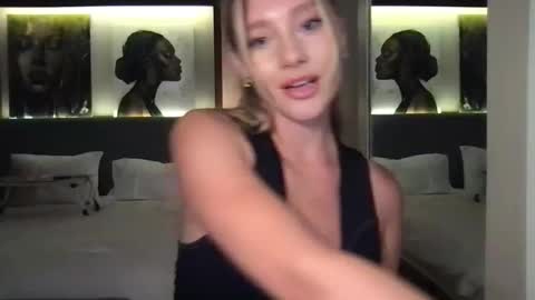 Snapshot of stella_loveu chatting on 10-26-25, 02:34 Stella online show from 10-26-25, 02:34