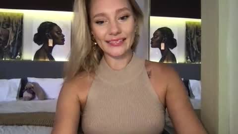 Snapshot of stella_loveu chatting on 10-28-25, 02:04 Stella online show from 10-28-25, 02:04