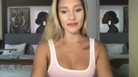 Snapshot of stella_loveu chatting on 11-03-25, 02:13 Stella online show from 11-03-25, 02:13