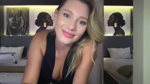 Snapshot of stella_loveu chatting on 11-04-25, 02:32 Stella online show from 11-04-25, 02:32