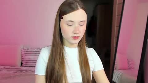 Snapshot of stella_sunny chatting on 11-13-25, 07:13 stella_sunny online show from 11-13-25, 07:13