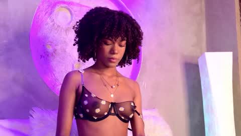 Snapshot of stellaciel_ chatting on 10-21-25, 10:43 S T E L L A online show from 10-21-25, 10:43