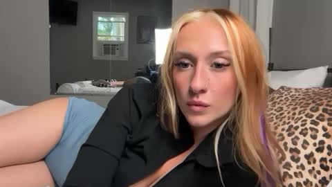 Snapshot of stellacorbet chatting on 10-06-25, 10:07 stellacorbet online show from 10-06-25, 10:07