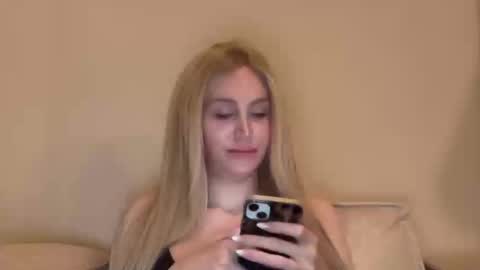 Stella Bella online show from 10-01-25, 01:11