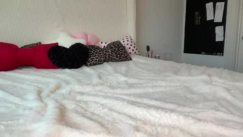 Stella Kay online show from 05-04-26, 10:17