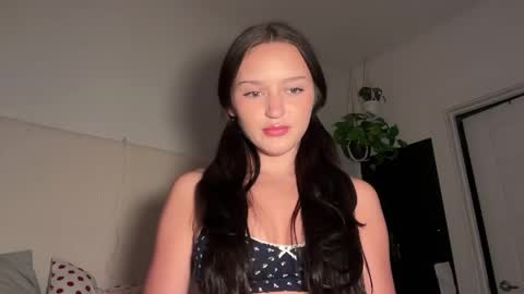 Stella Kay online show from 05-08-26, 01:22