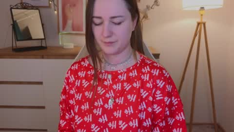 Snapshot of steph_sweet chatting on 12-19-24, 01:07 Emma online show from 12-19-24, 01:07