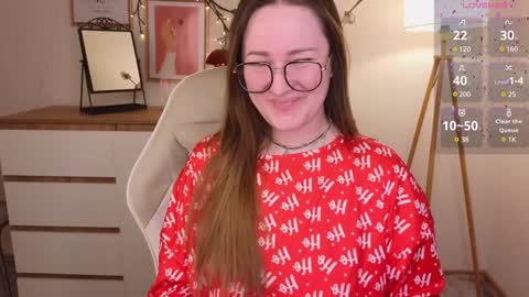 Snapshot of steph_sweet chatting on 12-20-24, 09:17 Emma online show from 12-20-24, 09:17