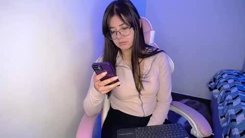 Emma online show from 02-18-25, 05:09