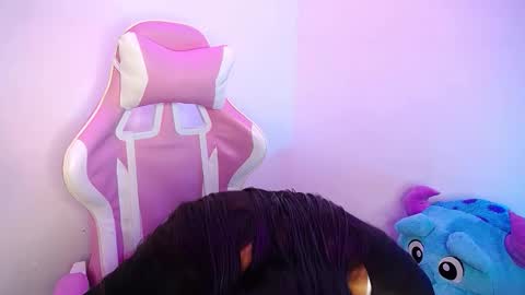 Emma online show from 12-05-25, 04:54