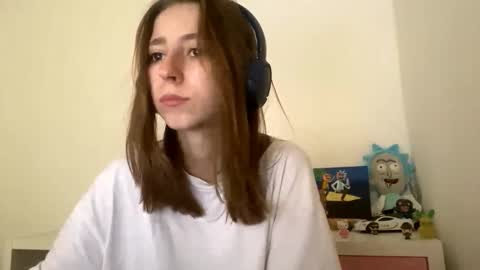 Snapshot of stephanerhule chatting on 10-18-25, 09:21 Emilia online show from 10-18-25, 09:21