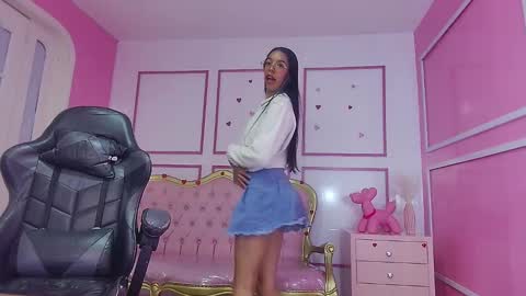 Stephania online show from 12-18-24, 03:47