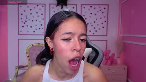 Stephania online show from 12-22-25, 12:35