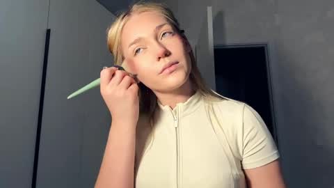 Steph online show from 04-10-26, 02:22