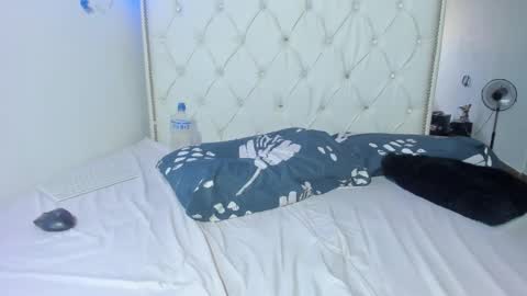 Snapshot of stephany_doll_ chatting on 09-19-25, 10:10 Anny online show from 09-19-25, 10:10