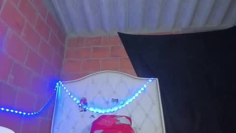 Snapshot of stephany_doll_ chatting on 10-25-25, 11:43 Anny online show from 10-25-25, 11:43