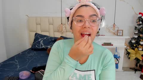 Snapshot of stephanysc chatting on 01-04-25, 10:45 Stefanny online show from 01-04-25, 10:45