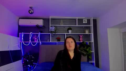 Stephie online show from 03-04-26, 06:58