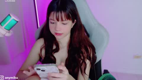 Snapshot of stephybrown chatting on 01-15-25, 01:02 stephy online show from 01-15-25, 01:02