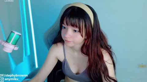 Snapshot of stephybrown chatting on 02-05-25, 03:23 stephy online show from 02-05-25, 03:23