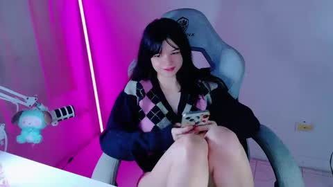 Snapshot of stephybrown chatting on 04-21-26, 01:29 stephy online show from 04-21-26, 01:29