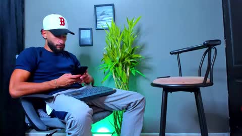 Snapshot of stev_velez chatting on 10-07-25, 01:58 Steve online show from 10-07-25, 01:58