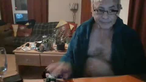 stevejm3740 online show from 12-31-24, 08:23