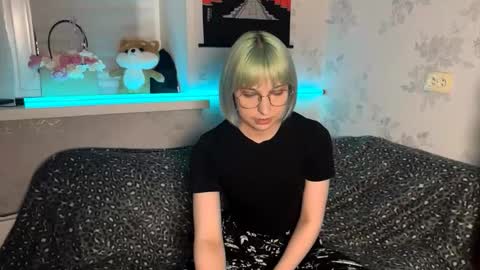 Snapshot of stevenshanklin chatting on 10-26-25, 03:07 Stevie online show from 10-26-25, 03:07