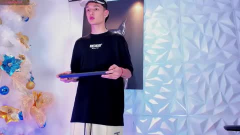 Snapshot of stiiveen_24cm chatting on 12-23-25, 04:54 Stiven brendan online show from 12-23-25, 04:54