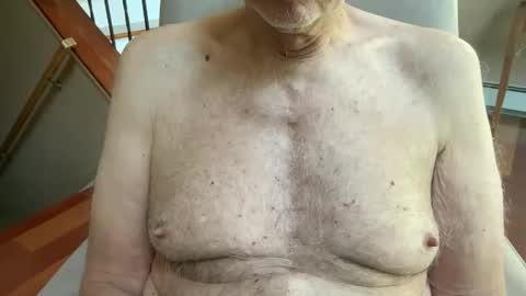 Snapshot of stillbad2 chatting on 04-17-26, 01:14 Stillbad2 online show from 04-17-26, 01:14