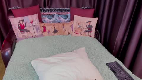 Snapshot of stiphlermomy chatting on 12-30-24, 01:58 StiphlerMomy online show from 12-30-24, 01:58