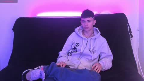 Stivarfox21 online show from 02-19-25, 07:39