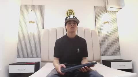stiven_cooper2 online show from 06-12-26, 12:26