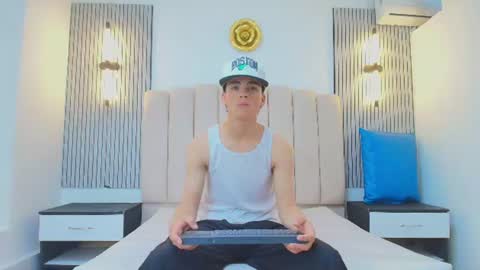 stiven_cooper2 online show from 06-17-26, 12:18