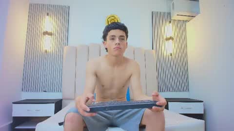 stiven_cooper2 online show from 06-18-26, 12:20