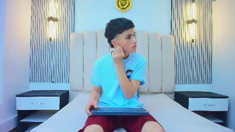 stiven_cooper2 online show from 06-25-26, 12:20