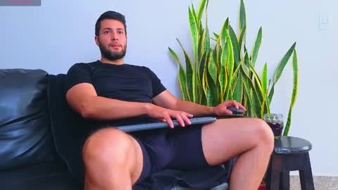 Snapshot of stiven_montiel chatting on 05-27-26, 12:35 Stiven Montiel online show from 05-27-26, 12:35