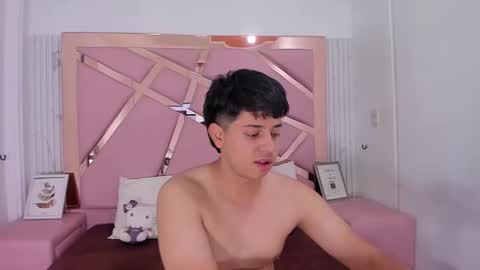 Snapshot of stiven_pooh chatting on 12-17-24, 08:10 Steven Pooh online show from 12-17-24, 08:10