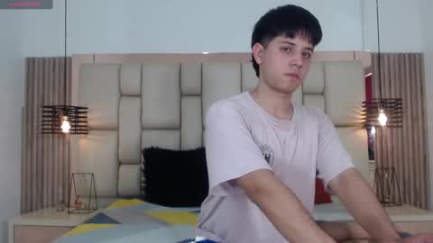 Snapshot of stiven_pooh chatting on 12-19-24, 09:38 Steven Pooh online show from 12-19-24, 09:38