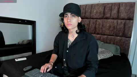 stivenbenet1 online show from 12-05-24, 12:44