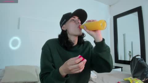 stivenbenet1 online show from 12-27-24, 08:18