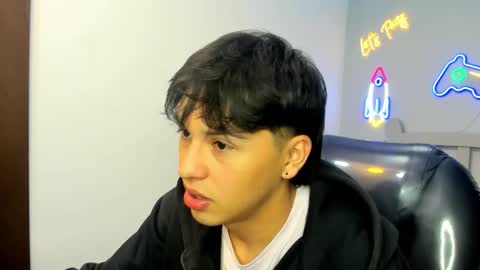 Stiwen online show from 10-11-25, 01:42