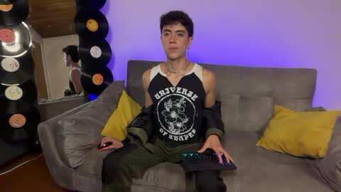 Snapshot of stolas_ying chatting on 02-12-26, 12:27 Stolas online show from 02-12-26, 12:27