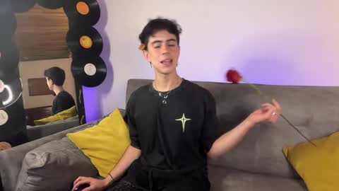 Snapshot of stolas_ying chatting on 02-22-26, 12:45 Stolas online show from 02-22-26, 12:45