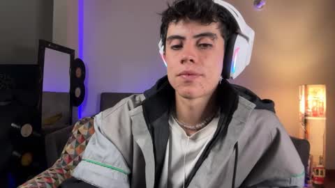 Snapshot of stolas_ying chatting on 03-08-26, 12:08 Stolas online show from 03-08-26, 12:08