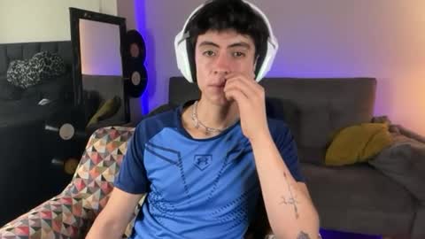 Snapshot of stolas_ying chatting on 03-12-26, 06:58 Stolas online show from 03-12-26, 06:58