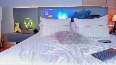 Stone Lee  online show from 12-30-24, 04:31