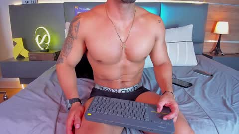 Stone Lee  online show from 01-31-25, 01:12