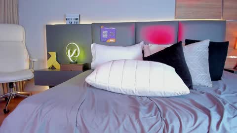 Stone Lee  online show from 02-04-25, 01:48