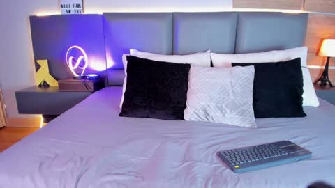 Stone Lee  online show from 02-06-25, 07:24